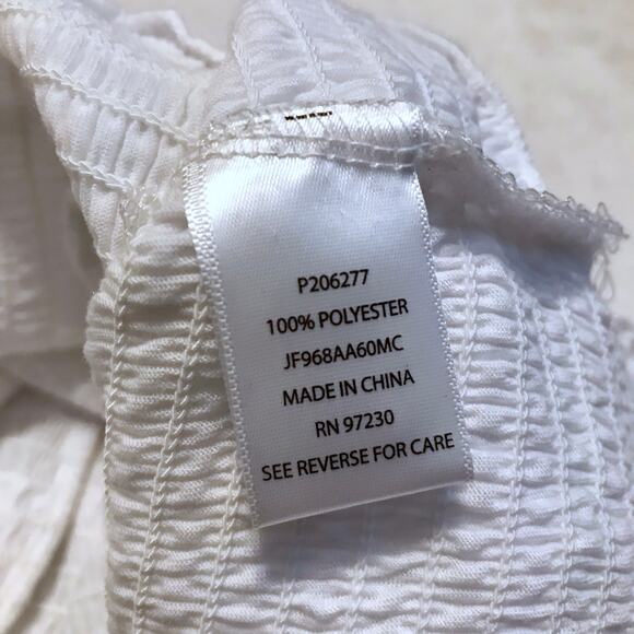 Crave Fame NWT White Smocked Sleeveless Top Juniors L - Picture 10 of 11